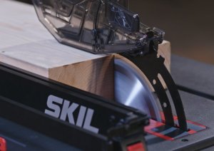 SAW TABLE 1330AA 210MM 2000W 3