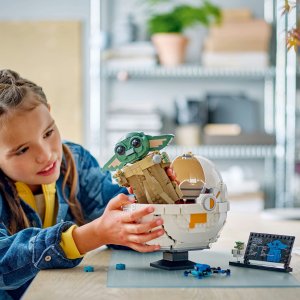 Star Wars Grogu™ w wózku (75403) 4