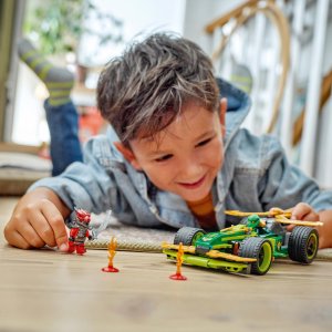 Ninjago Samochód wyścigowy Lloyda z napędem typu pull-back (71828) 4
