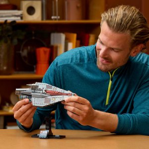 Star Wars Krążownik szturmowy typu Acclamator (75404) 8