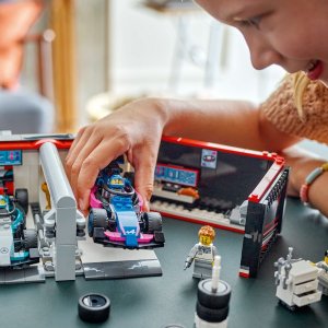 City F1® Garaż i bolidy Mercedes-AMG i Alpine (60444) 2