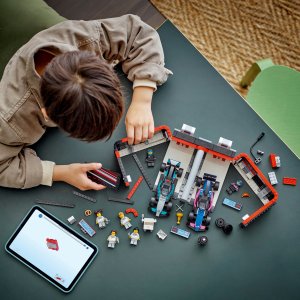 City F1® Garaż i bolidy Mercedes-AMG i Alpine (60444) 4