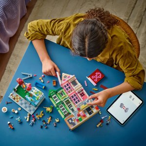 LEGO Friends Mieszkania i sklepy w mieście Heartlake (42670) 2