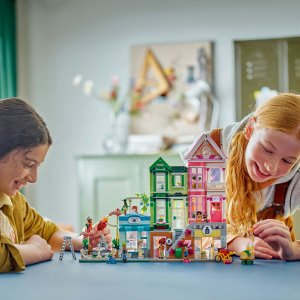 LEGO Friends Mieszkania i sklepy w mieście Heartlake (42670) 4