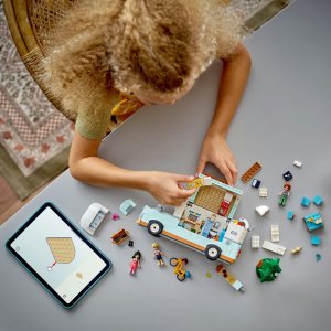 LEGO Friends Przygoda w kamperze przyjaciół (42663) 2