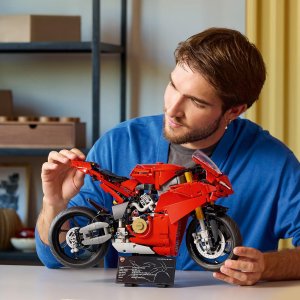 Technic Motocykl Ducati Panigale V4 S (42202) 14