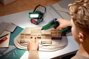 Bosch Akumulatorowa lampa LED EasySpotLight 18V-400 - Bez akumulatora | Bez ładowarki (06039A1200) 3