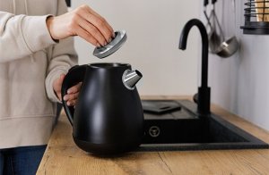 Huslog Czajnik elektryczny z termometrem 1,7l 18