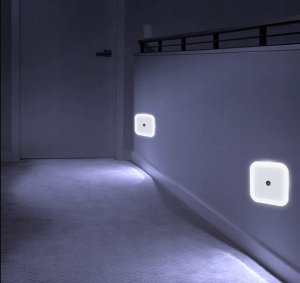 Kontaktowa lampka nocna LED 6,5x6,5cm 220V z czujnikiem zmierzchu 11