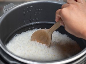 Multicooker Orava MH-05 wielofunkcyjny garnek, 500 W, 1.5 l, utrzymywanie temperatury, automatyczne wyłączanie, czarny / srebrny 7