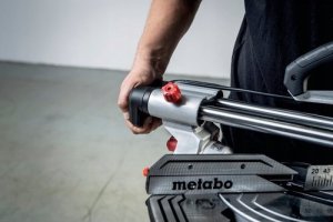 METABO PIŁA UKOSOWA / UKOŚNICA Z FUNKCJĄ POSUWU KGS 305 M SET 613305900 8
