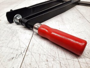 Śrubowa zwornica stolarska Bessey 600/400 mm - Ścisk stolarski, 7000N 4