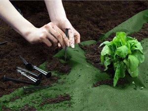 Agrowłóknina ogrodowa 1,6 m x 50 m 90 g/m2 + 100 szpilek Plonos - czarno-zielona 6