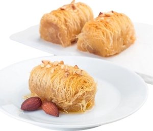 Dubai White Chocolate Crunchy Pistachio Kunafa, dubajska biała czekolada z pistacjami i ciastem kataifi 100g - Alyan 2