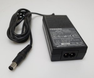 Zasilacz Toshiba 3