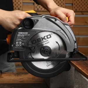 Piła tarczowa przecinarka do drewna DKCS12G185 DEKO 3
