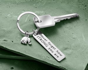 Brelok Słonik z Napisem - Never Forget How Strong You Are 2