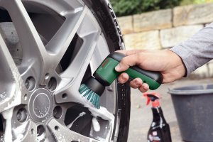 Bosch UniversalBrush akumulátorový čisticí kartáč s příslušenstvím 25