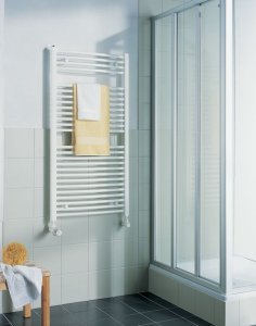 GRZEJNIK łaz. B20-R,1511 x 540 biały KERMI 525W 2