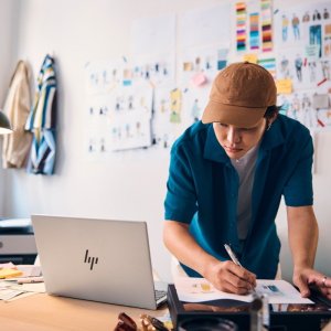 Laptop HP Pavilion Plus 14-ew1054nw / A01F5EA / Intel Core Ultra 5 / 16GB / 512 GB / Intel Arc / 3K OLED / 120Hz / Win 11 7