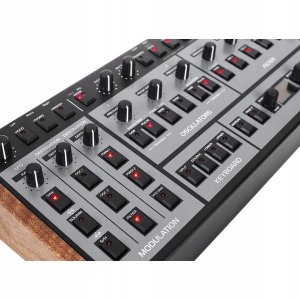 Oberheim OB-X8 Desktop - polifoniczny syntezator analogowy 7