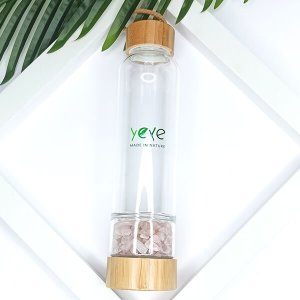 Butelka szklana z kamieniami kwarcu różowego YEYE 2