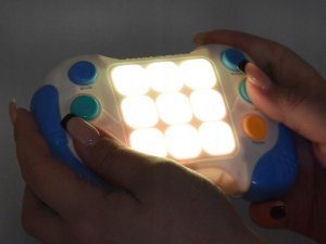 Gra zręcznościowa na spostrzegawczość memory 4 tryby gry konsola GR0705 6