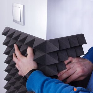 Mata akustyczna wygłuszająca ozdobna piramidki 50x50x5cm kasetony sufitowe pianka 22