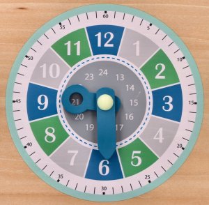 Drewniany kalendarz edukacyjny - tablica dla dzieci 4