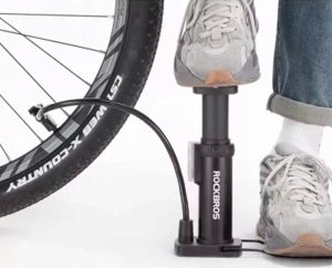 Pompka rowerowa uniwersalna nożna podłogowa z manometrem - czarna Pompka rowerowa uniwersalna nożna podłogowa z manometrem - czarna 24