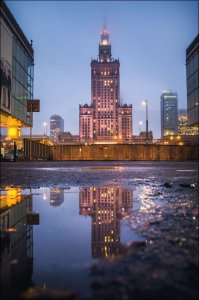 galeria Warszawa w kałuży - plakat premium 30x40 cm 1