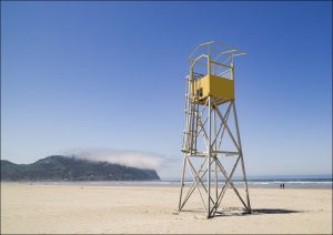 galeria plakatu Lifeguard tower and a low, passing cloud on the beach of the small, Pacific Ocean town of Seaside, Oregon, Carol Highsmith - plakat 100x70 cm 1