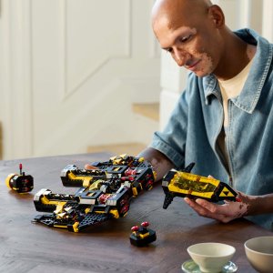 LEGO Icons Blacktron Renegade (10355) 5