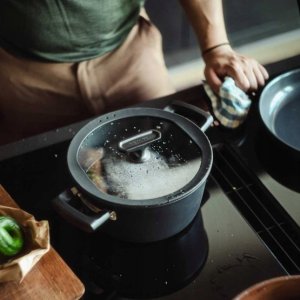 Fiskars Hard Face garnek 5L 2