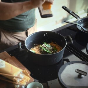 Fiskars Hard Face garnek 5L 8