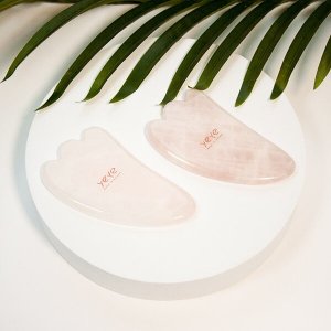 Kamień Gua Sha do masażu i relaksu - stopa różowy kwarc Yeye 1