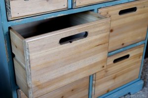 Komoda drewniana postarzana z szufladami antyczny opal 5