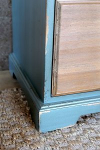 Komoda drewniana postarzana z szufladami antyczny opal 6