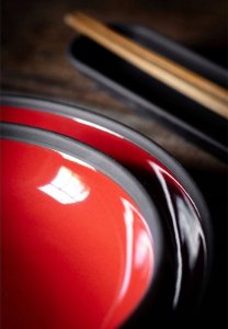 SOLID talerz 23,5 cm, czerwono-czarny 3