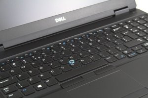 Latitude 5590 i5-8350U 16GB 512GB SSD FHD IPS Win11 Pro LTE 10