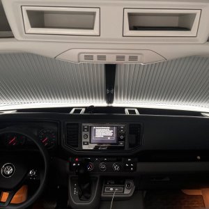 Rolety zaciemniające Remis REMIfront V dla MAN TGE i VW Crafter 1
