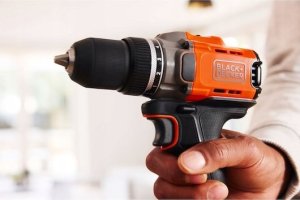 Black&Decker Akku-Bohrschrauber 18V. ohne Akku BCD382XN 3