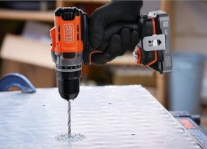 Black&Decker Akku-Bohrschrauber 18V. ohne Akku BCD382XN 5