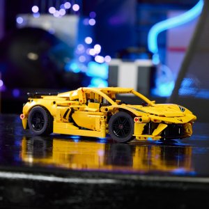 Technic Chevrolet Corvette Stingray (42205) 2