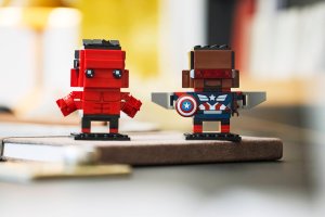 LEGO BrickHeadz Figurki Kapitan Ameryka i Czerwony Hulk (40668) 3
