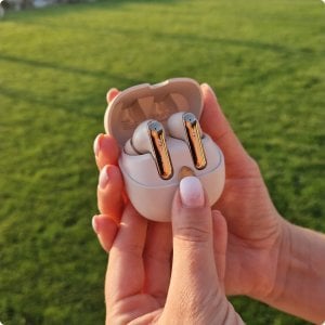 SŁUCHAWKI DAMSKIE BEZPRZEWODOWE BLUETOOTH 5.4 DOKANAŁOWE BEŻOWE + POWERBANK 4