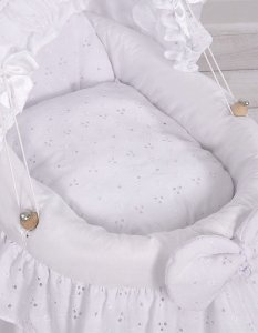 Wózek dla lalek - Kosz Mojżesza dla lalek z budką - biały z haftowaną koronką 2