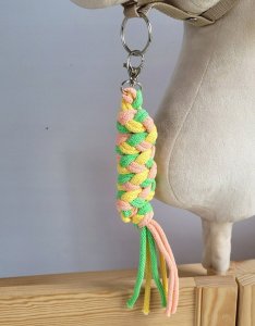 Uwiąz dla Hobby Horse ze sznurka - jasny zielony/ żółty/ brzoskwinia 1
