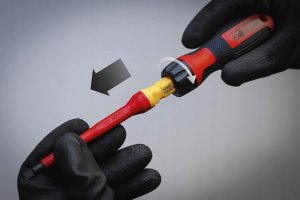 SATRA 7-PIECE VDE INSULATED SCREWDRIVER SET 4