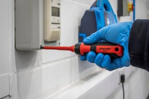 SATRA 7-PIECE VDE INSULATED SCREWDRIVER SET 6